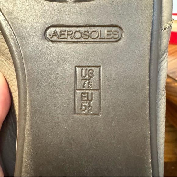 AEROSOLES Women's Taupe Flats - Picture 6 of 9